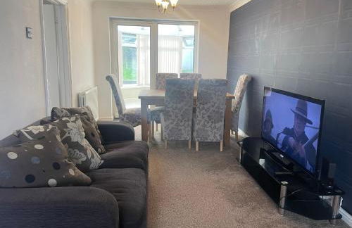 4 Bedroom House - Sleeps 6 - Garden Bbq Parking - Foto 20