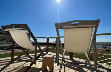 Waterfront Designer Retreat! Stunning Sunsets! Less than 5 minutes to the beach! - Foto 46