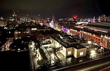 Award Winner of 2026 &2025 traveller & Best guest rated apartment, two bedroom, #1 Leeds city centres most central location, Great 180 degree views,balcony , PARKING onsite, Netflix & WiFi - Foto 63