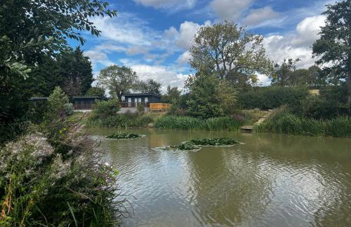 Beautiful Open Plan Lakeside Lodge, Shearsby - Photo 13