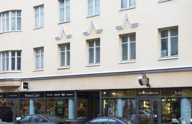 2ndhomes 2BR Penthouse with Balcony and Sauna - Photo 20