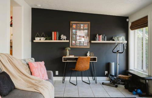 Midvale Station | Play•Relax•Repeat+ New King Bed! - Foto 15