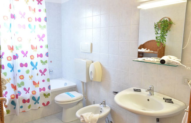 Room in Apartment - Two-room Apartment - Foto 10