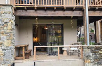 Les reflets du lac detente et nature à Genos-Loudenvieille classé 4 étoiles devant le lac avec jardin - Photo 13