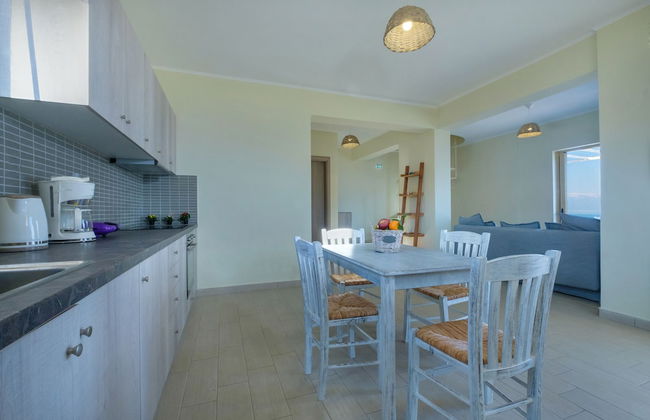 Hilltop Residences - Photo 2