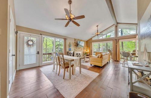 Treetop & Waterfront! Hot Tub, Kayaks, Game Room - Foto 6