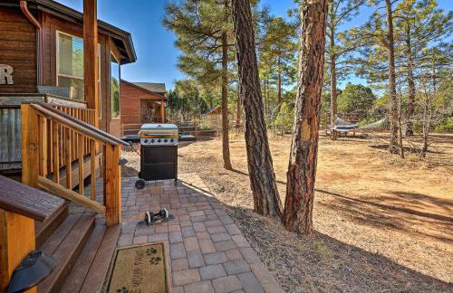 Hot Tub & Ponderosa Views! Luxe Cabin in Lakeside - Foto 26