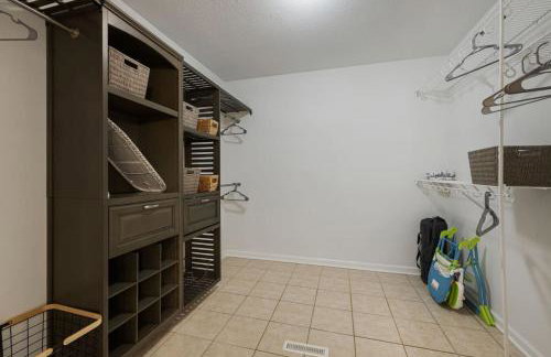 LKJ - Lakefront Home, Hot tub, Fire Pit, Games and Movie Room! - Foto 60