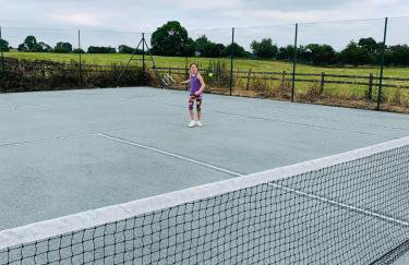 The Barn at Pentregaer Ucha, with tennis court and lake - Foto 32