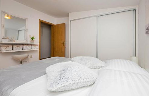 Amazing Home In Vrgorac With Wifi - Photo 39