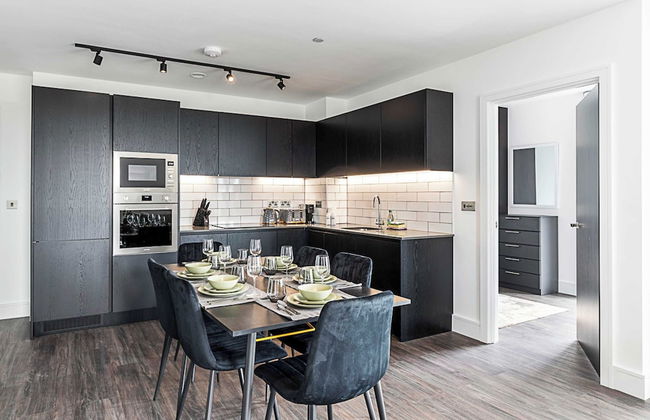 Chic and Sleek Sky-high Apartment - Foto 12