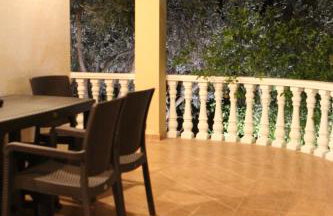 Village House - Photo 47