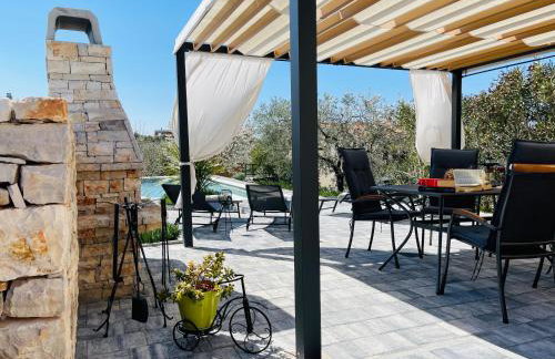 Holiday House Tesser with Pool - Foto 17