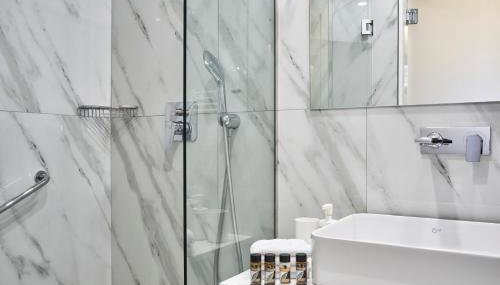 Spacious 2bd Apt in Prime Location next to Divani - Foto 1