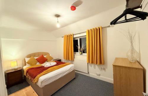 Comfy, king bed families & Contractors welcome - Foto 5