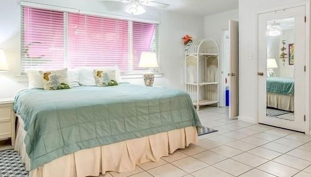 Entire Compound On Gated Bayfront Property 6 Bedroom Estate by RedAwning - Foto 3, Habitación