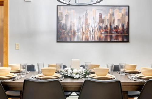 3 Mi to SR! Sleeps 25, Spacious, Hot Tub, Arcade! - Foto 18