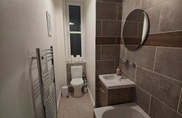 Charming City Flat for Couples & Families - Foto 13