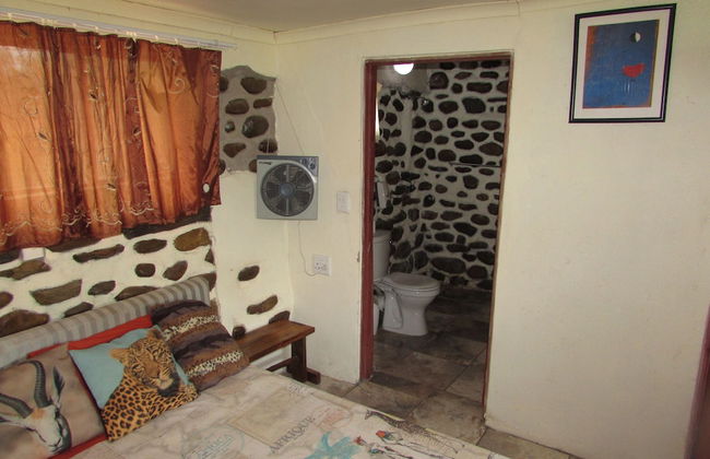 Amazing Tree in Lounge Eco Apartment With Leopards Passing by at Night - Foto 9