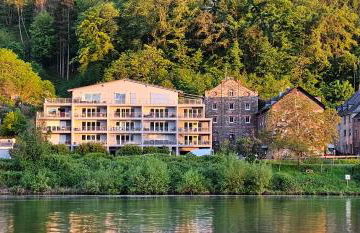 Elegant Apartment with Direct River View, Balcony and Parking in Bernkastel-Kues - Photo 4