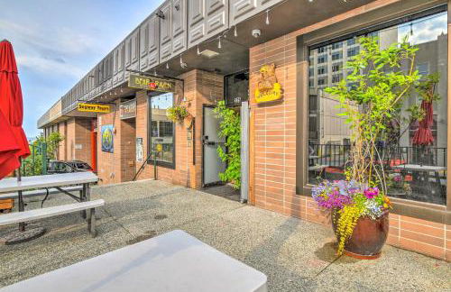 Modern Downtown Apt - Walk to Parks and Cafes! - Photo 23