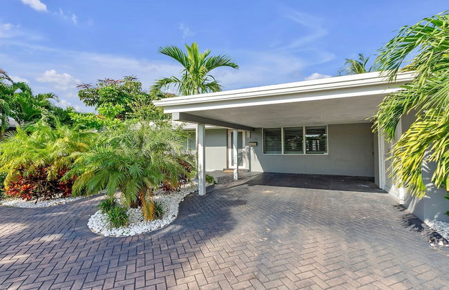 Flirty Flamingo Colorful Waterfront Escape w Pool - Foto 46