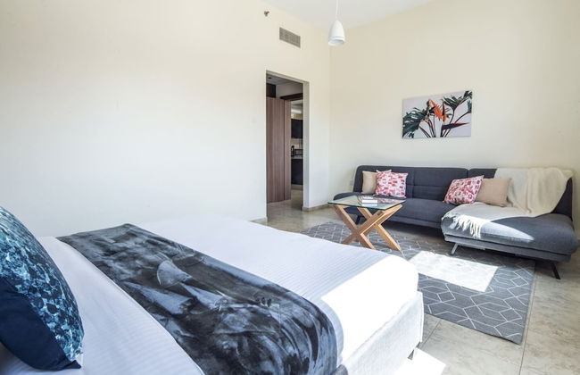 Signature Living in Modern 1BR Apartment at Jvt! - Foto 4