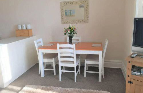 Spacious 1 Bedroom Apartment near Seafront - Photo 6