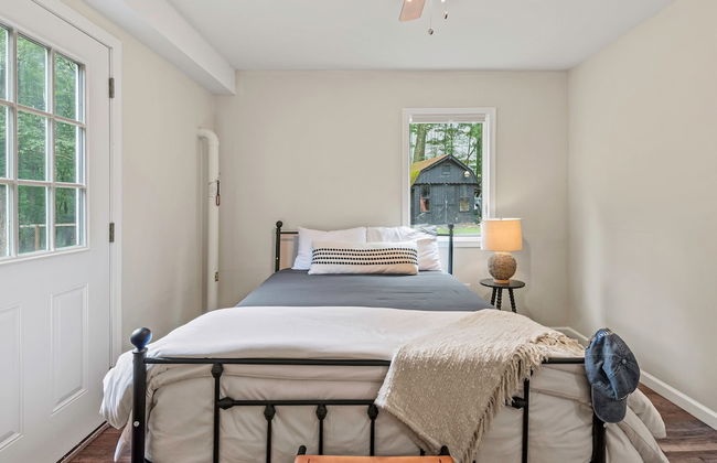 The Evergreen Escape by Avantstay Modern Cabin w Volleyball Court Hot Tub - Foto 34