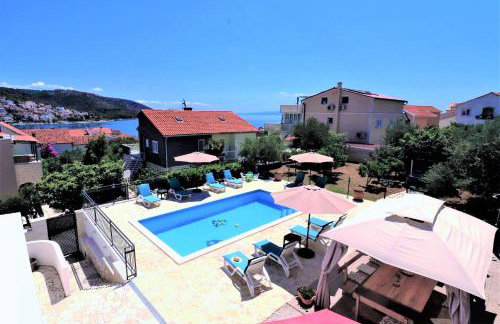 Villa Mendula Trogir - Luxury villa by the beach - heated pool - lush green garden - Photo 94