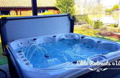 Elite Retreats 4U Lakeside Hot Tub Log Cabin with the fishing peg at Tattershall Lakes Park - Foto 2
