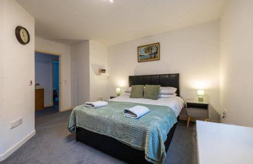 Waterfront Walk 3 Bedroom Apartment with Parking Pets and Workspace - Foto 16