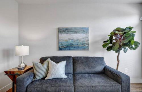 Charming Apartment in Southtown Wifi Pool Gym - Photo 11