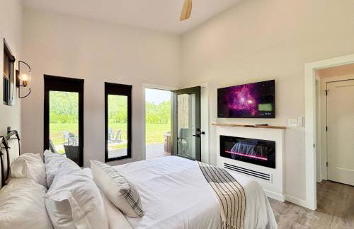 Three Suns Full Rental | 8 Cabins | Views | River - Foto 12