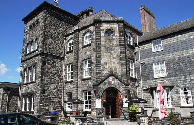 The Eagles Hotel - Photo 1