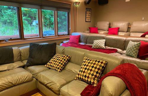 Saratoga Lake Boathouse Retreat - Photo 22