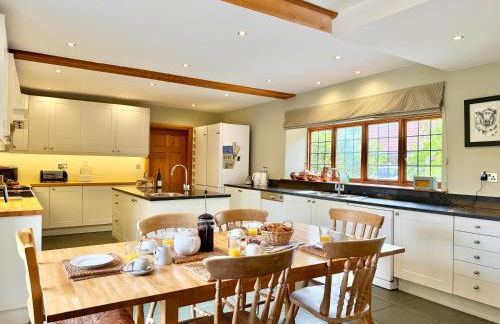 Hill House, Spectacular Rural Home With Hot Tub - Photo 12