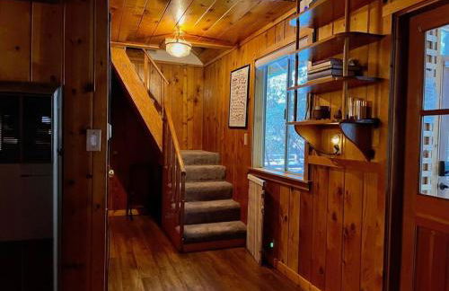 Serene and Magical Cabin w/Barrel Sauna and Fireplace - Foto 16