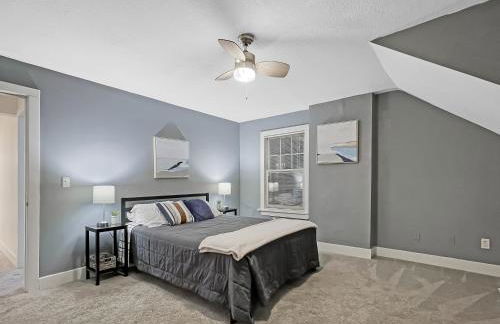 Chic 2BR Duplex Free Parking near Hospitals - Foto 15