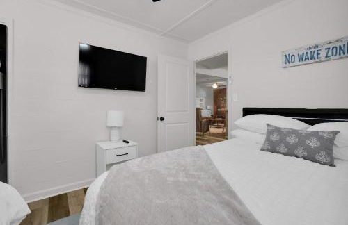 Lakefront Cabin with Private Dock - Foto 17