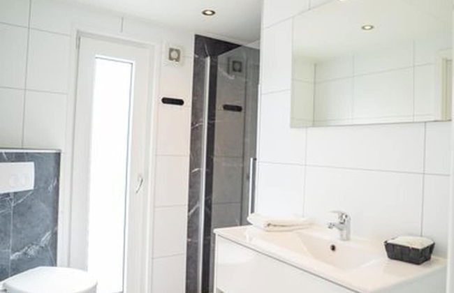 Chalet by Park Pond in the Netherlands - Foto 8