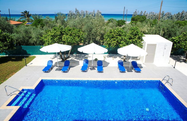 Stunning new Beach Front Villa,1st Line to the Beach, Large Pool, Wonderful Area - Foto 55