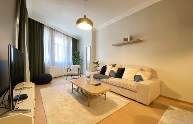 Chic Spacious Flat Near Istiklal Avenue in Beyoglu - Foto 1
