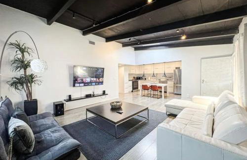 Bright 2-BR Home Near LAX with Shared Yard - SH2-LAD - Foto 6