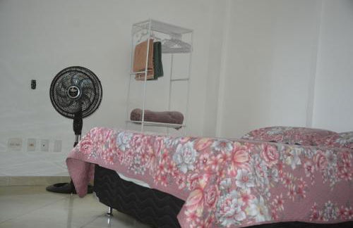 Dois quartos Cozinha completa Wi Fi Self check in com senha Central e perto de tudo a 4,4Km da Rodoviária e 15,4 km do Aeroporto Apartamentos 102 e 302 - Foto 26