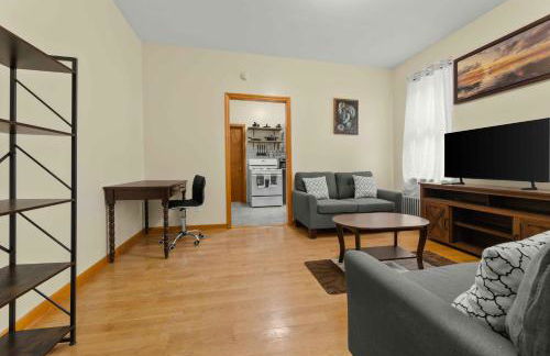 Immaculate furnished 1-Bedroom Apartment - Photo 2