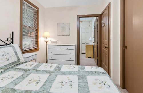 The Bott Cott: Cozy 3-Bedroom Retreat in Grand Haven - Foto 11