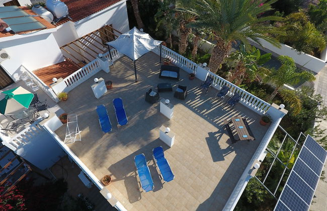 Lovely 7 Bedroom Villa !! - Photo 25