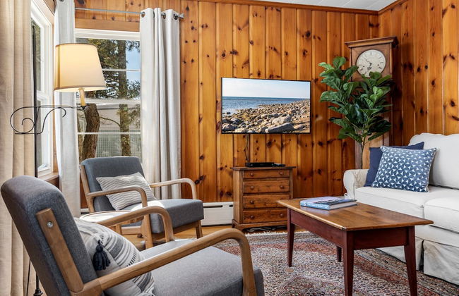 Bayview Beach Cottage For 4! - Photo 26