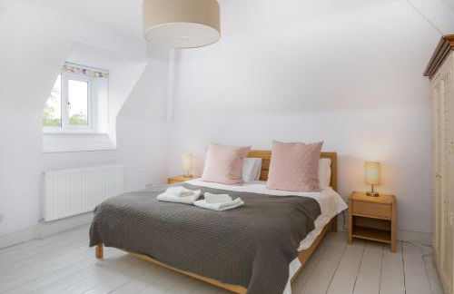 Stunning 5 Bed in the Centre of Bourton! - Photo 18